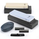 Fenőkő készlet | XXL PRO TOP | #400/1000 + #3000/10000 | 2 db nagyméretű kétoldalú fenőkő + Állvány/tárolódoboz + Élszögtartó + Gyémánt fenőkőtisztító + Gyémánt fenőkő síkoló